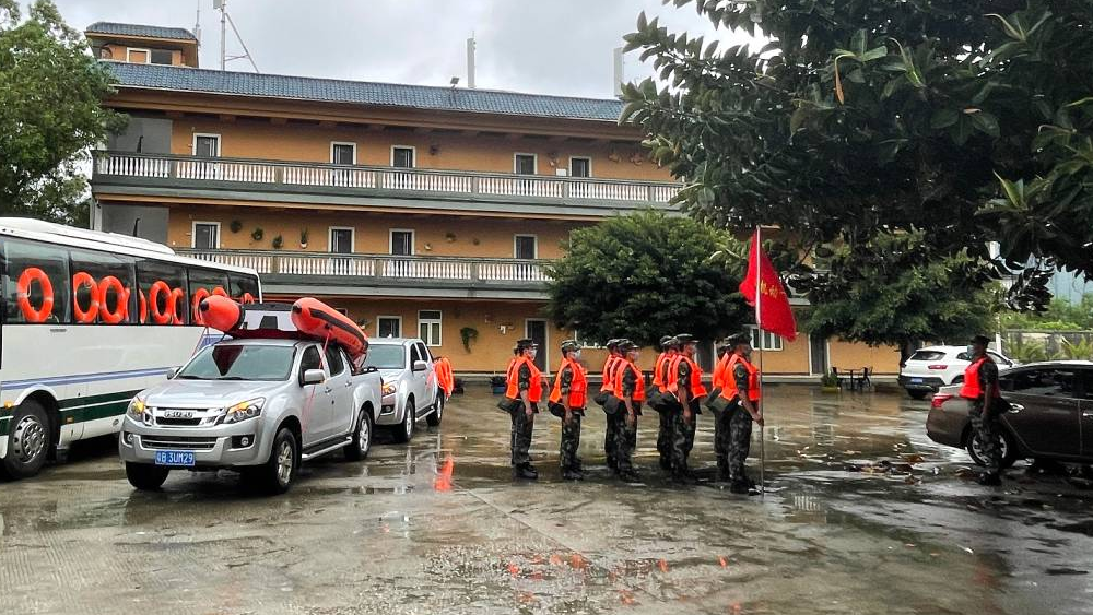 温暖且坚定，致敬暴雨中的“守护”色！